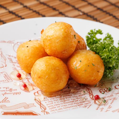 Fried potato balls and cheese