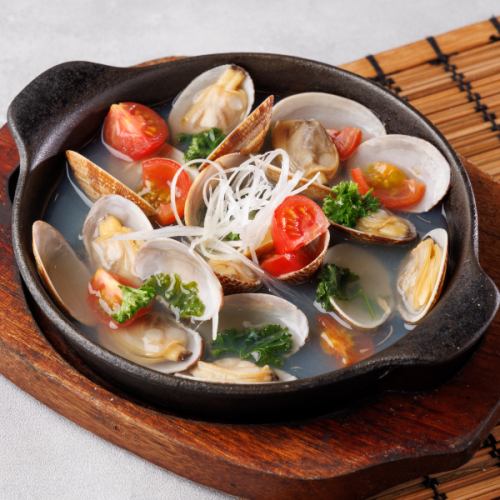 White wine steamed clams