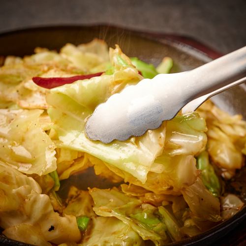 焦がしアンチョビの旨キャベツ炒め