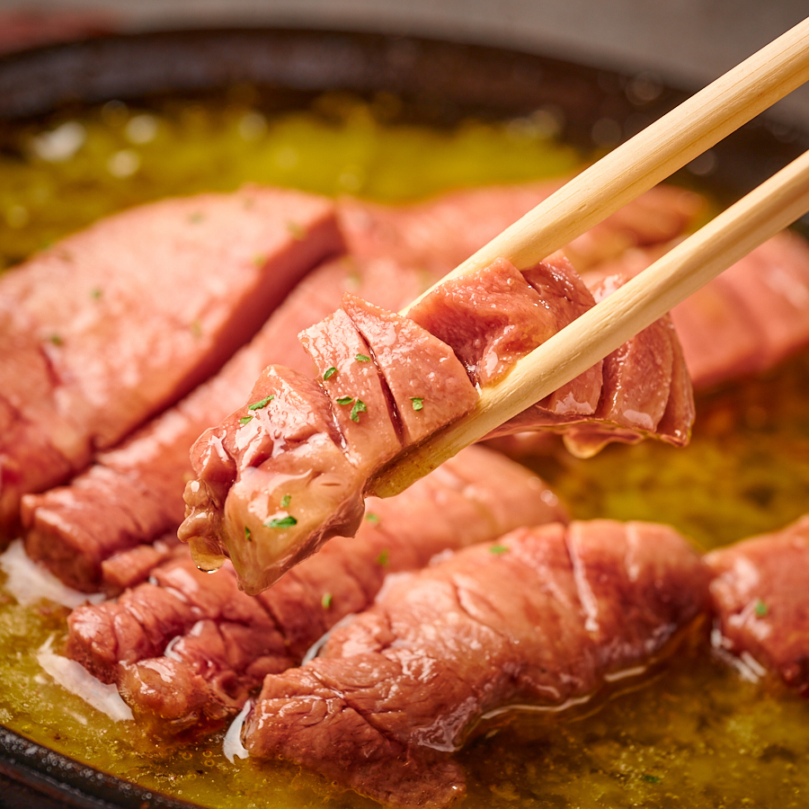 牛・豚・鶏など肉バルだからこそ揃えられる肉料理のラインナップ