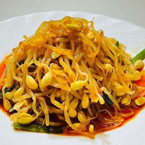 Bean sprouts with Sichuan dressing