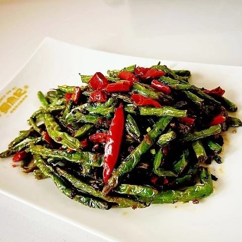 Spicy stir-fried green beans / steamed Chinese cabbage with garlic