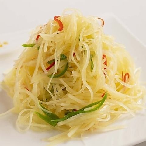 Stir-fried shredded potatoes