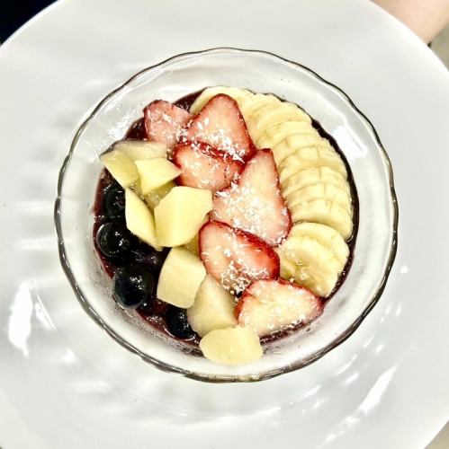 素材からこだわる当店の自慢の「アサイーボウル」。美味しく、手軽に栄養がとれる魅惑のスーパーフード♪