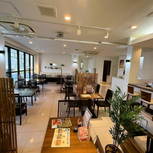 在轻松的氛围中享用餐点