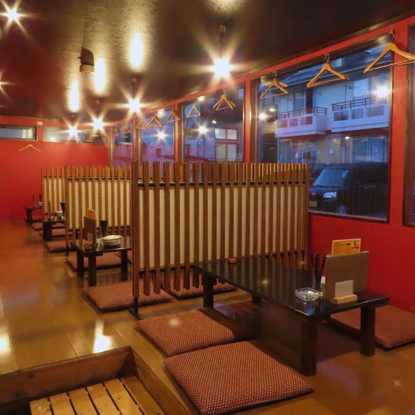 【元気のでる居酒屋】店主のかっちゃん、お客様同士の会話を楽しめる雰囲気が魅力の居酒屋かっちゃん！！当店自慢の美味しい料理とお酒を提供し、リラックスしたひとときを楽しめます。ぜひ、人気者店主かっちゃんに会いに来てください♪