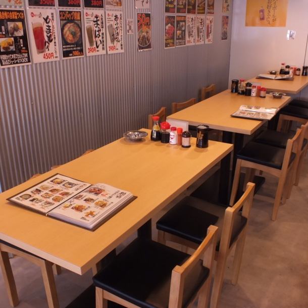 The inside of the shop rises slightly with the table seat, there is a counter! It is 5 minutes on foot from the station so you can easily feel free ♪
