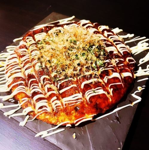 用山藥和 Pinzoro 特製醬汁製作的原始麵團