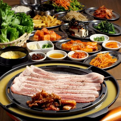 [Very satisfying content] 17 dishes including the popular samgyeopsal, 4,400 yen including 2 hours of all-you-can-drink
