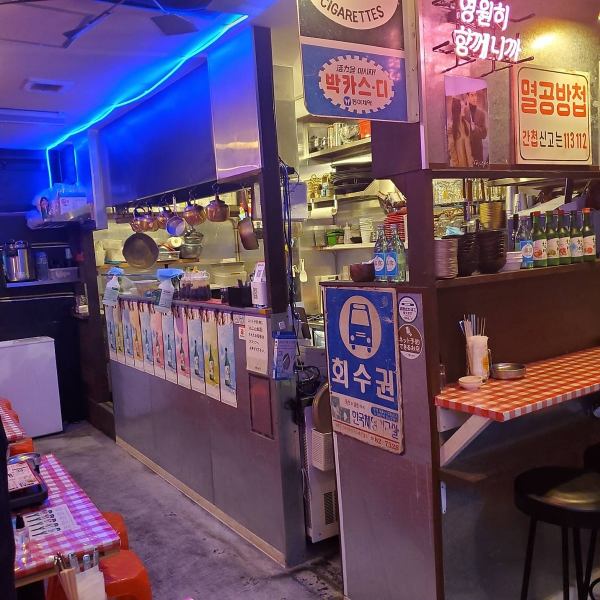 Hanbei Tsuruyacho商店也有一個櫃檯！在不同的環境中吃的食物很特別♪非常適合下班後小酌一杯！