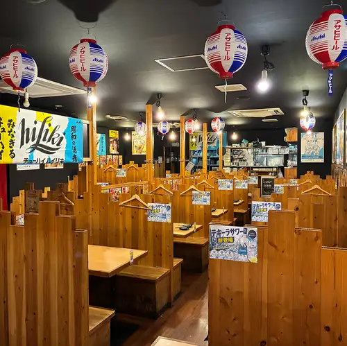 ★杉の木の温もりを強調した趣き溢れる寛ぎの店内!!