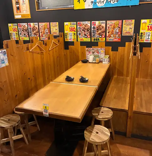 テーブル席 5名~6名まで小宴会から大人数宴会まで、多彩なシーンでご利用いただいています。