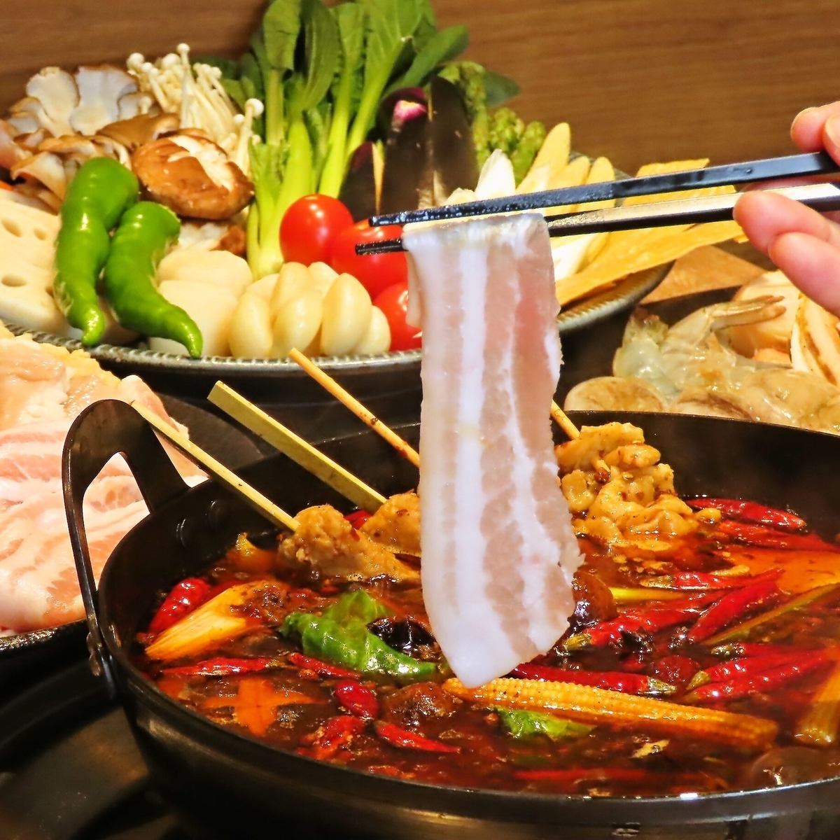 Enjoy spicy hot pot full of spices♪