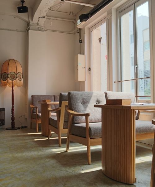 ゆったりとした空間でおくつろぎいただきながら、優雅なカフェタイムをお楽しみください♪広い店内なのでベビーカーの持ち込みもお子様連れも大歓迎！