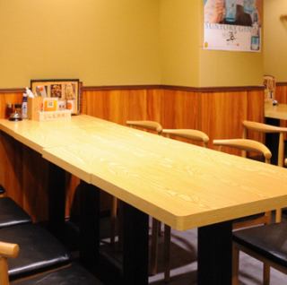 8名様のテーブル席です。