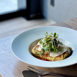 オムレツと季節野菜のプレート・ナチュール スープとデザート付きのメインプレートです。