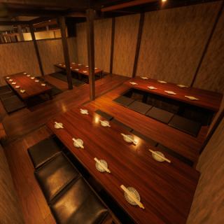 最大40名様まで利用可能な掘りごたつ個室！会社宴会や打ち上げ、同窓会にも最適！足を伸ばしてくつろげるので、長時間でも快適！大人数でもゆっくりと宴会・飲み会をお楽しみいただけます！