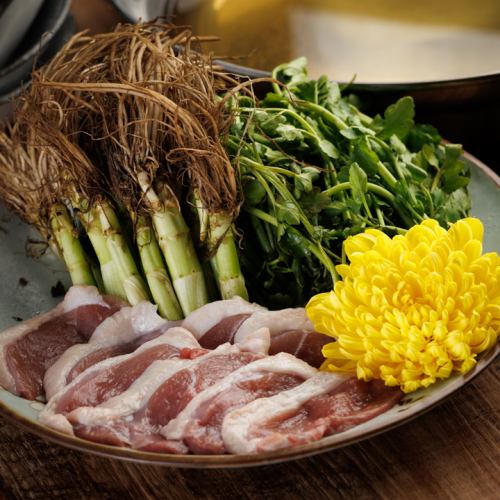 仙台名物を堪能！香りと食感がクセになる名物セリ鍋