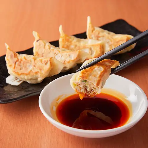 ホタテ、エビ、イカとカニ肉入りの春巻/元祖の焼き餃子（5本）