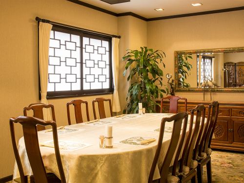 6名～12名までご利用可能のテーブル個室。