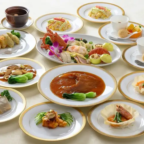 A luxurious course meal featuring authentic Beijing cuisine.