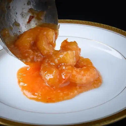 Made with carefully selected, large shrimp! An exquisite 'Shrimp in Chili Sauce'