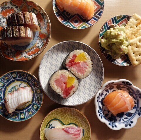 烏丸徒歩5分◎100円~寿司が楽しめる立ち飲み居酒屋