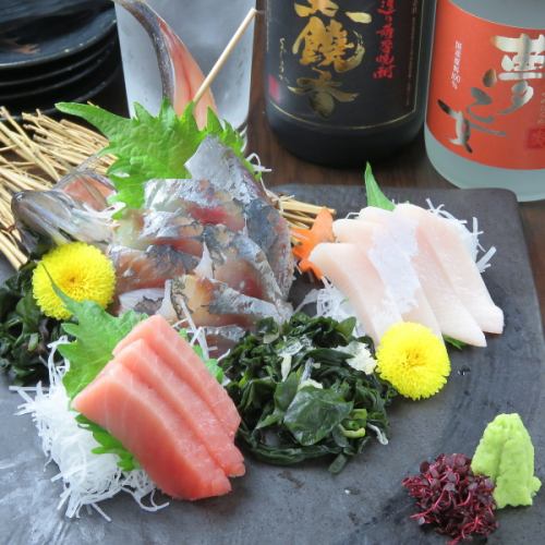 [Freshly caught.Skilled connoisseurs glow!] We purchase fresh fish carefully selected every day! 3 pieces of sashimi is 1100 yen ◎