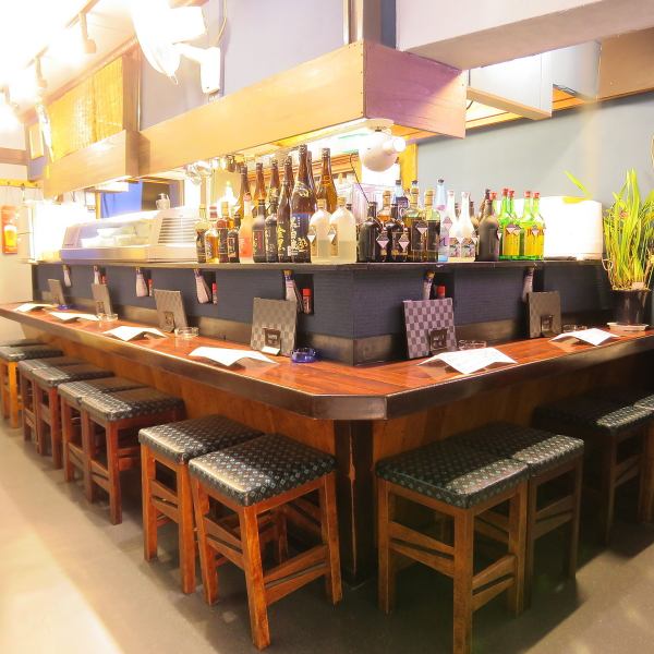 The counter seats with a kitchen in front of them are especially popular among regulars! They are seats that fill up early, so it is best to come to the store with a reservation.Please enjoy your meal in a calm space ♪