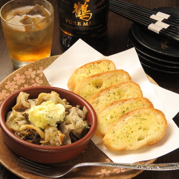 [The crunchy texture of the mussel is irresistible!] It is the best dish for sake! The mussel garlic butter is 700 yen ◎