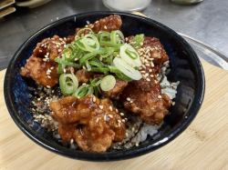 迷你炸鸡块盖饭