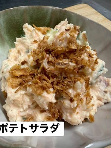 春のおすすめメニュー🌸

・ハムカツチーズ
・高知産カツオ
・タケノコ
・燻製合鴨パストラミ
・たたききゅうり梅肉和え
・旬のお漬物3種盛り合わせ
・明太ポテトサラダ
・桜タルタルのチキン南蛮
・高知産カツオカマ焼き
・ホルモン炒め
・焼きそば・ソース・塩
・期間限定でタルタルを桜タルタルに変更

春の味、揃いました★

サクッと揚がった串カツとほっとする出汁のおでん。
春限定のおすすめメニューも登場
お酒と一緒にゆっくり楽しんでください。
昼飲みも大歓迎✕
仕事帰りの一杯にもぜひ。
ボトルキープも出来ます
山科駅から徒歩1分
ふらっと寄れる串カツとおでんの店
串楽 山科店

#串楽
#山科グルメ
#山科居酒屋
#串カツ
#おでん
