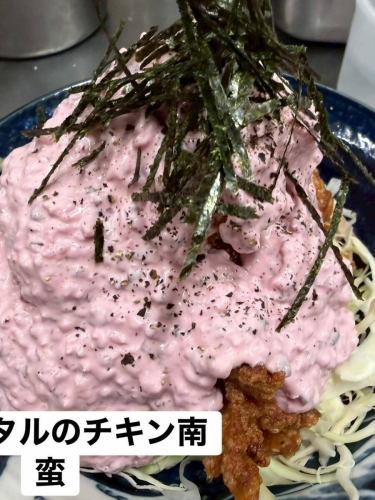 春のおすすめメニュー🌸

・ハムカツチーズ
・高知産カツオ
・タケノコ
・燻製合鴨パストラミ
・たたききゅうり梅肉和え
・旬のお漬物3種盛り合わせ
・明太ポテトサラダ
・桜タルタルのチキン南蛮
・高知産カツオカマ焼き
・ホルモン炒め
・焼きそば・ソース・塩
・期間限定でタルタルを桜タルタルに変更

春の味、揃いました★

サクッと揚がった串カツとほっとする出汁のおでん。
春限定のおすすめメニューも登場
お酒と一緒にゆっくり楽しんでください。
昼飲みも大歓迎✕
仕事帰りの一杯にもぜひ。
ボトルキープも出来ます
山科駅から徒歩1分
ふらっと寄れる串カツとおでんの店
串楽 山科店

#串楽
#山科グルメ
#山科居酒屋
#串カツ
#おでん