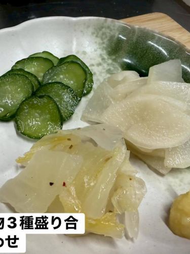 春季推荐菜单🌸

・火腿排和奶酪
・高知县的胜生
・竹笋
烟熏鸭肉
黄瓜泥配腌梅酱
・三种时令腌菜拼盘
・明太子土豆沙拉
・樱花塔塔酱鸡南蛮
高知县烤鲣鱼下巴
・炒内脏
・炒面 ・酱汁 ・盐
- 在限定时间内，塔塔酱将更换为樱花塔塔酱。

春天的味道都来了！

香脆的炸串和暖胃的关东煮汤。
春季限定推荐菜单也已上线。
请慢慢享用，佐以饮品。
白天饮酒也欢迎哦✕
下班后小酌一杯的完美选择。
也提供瓶子存放服务。
从山科站步行1分钟即可到达。
一家休闲的串炸和关东煮餐厅
久留乐山科店

#Kushiraku
#山科美食
#山科居酒屋
#炸串
#关东煮