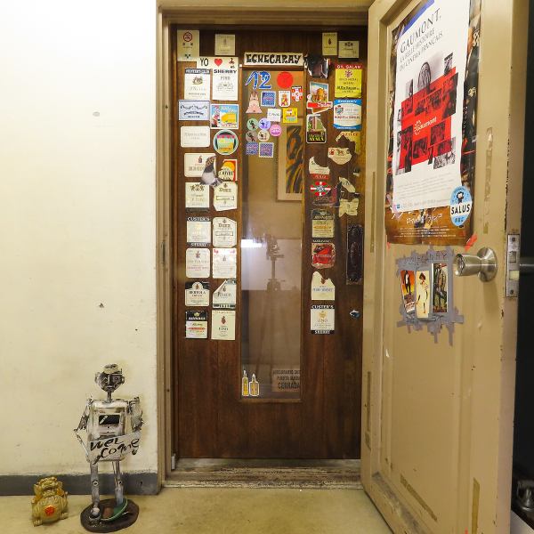 2013年オープン。雑誌に取り上げられたこともある注目のお店。仲間内との飲みやデート、ひとり飲みなど、使い方によって表情が変化する粋なバルです。