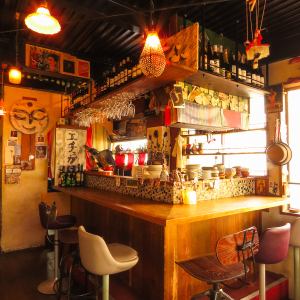 ごゆっくりおくつろぎ頂けるカウンター。