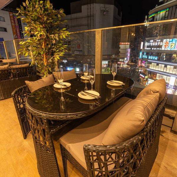 サークルなどのパーティー、誕生日会や会社の大宴会、結婚式の二次会など、多彩なイベントに対応できる柔軟性を持ってご対応させていただければと思います！お好きなテーマに合わせた装飾や、サプライズ演出もご相談くださいませ！ご予算ご要望にできるだけお答えできるよう、スタッフ一同サポートさせていただきます！