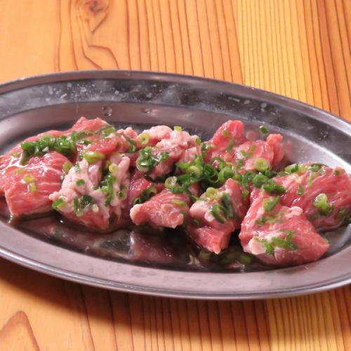  鮮度を最優先にした肉選びと丁寧な提供