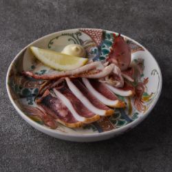 Grilled raw dried squid