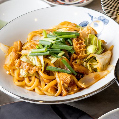 ホルモン焼うどん