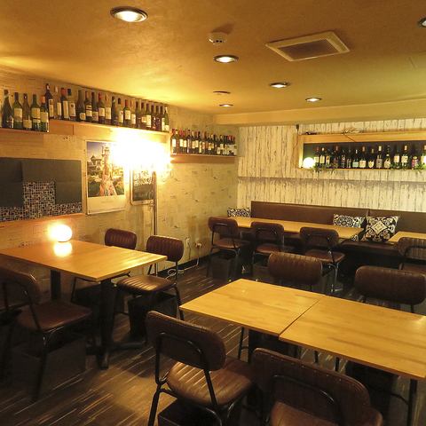 大切な人とのお食事にいかがでしょうか？ワインが店内の雰囲気とピッタリです♪是非ご利用ください♪UMIバル～うみばる～牡蠣　チーズフォンデュ　食べ放題　西新宿
