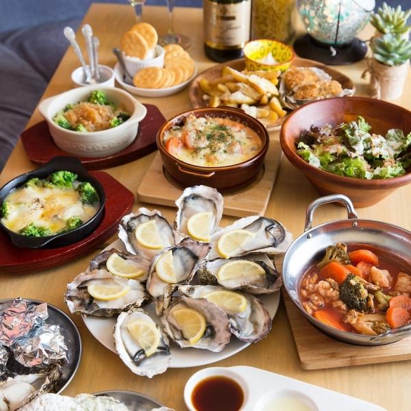 在新宿尽情享用牡蛎和奶酪料理♪ 我们还提供无限畅饮套餐,让您一次品尝到所有热门菜肴!