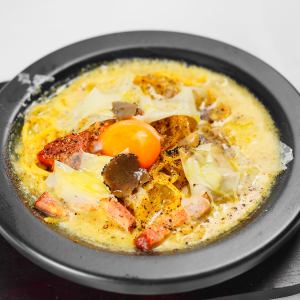 黒トリュフ香る 贅沢カルボナーラ生スパゲティ