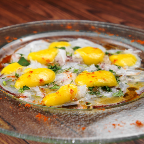 北海たこの軽い燻製カルパッチョ　マンゴーコンディマン