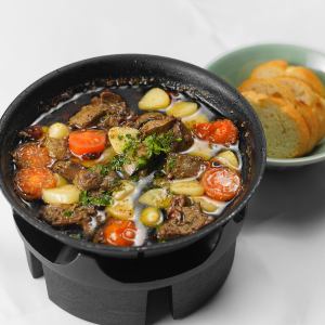 鶏レバーとニンニクのアヒージョ