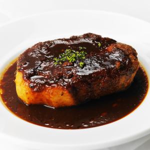 豚肩ロースステーキ　オニオンソース