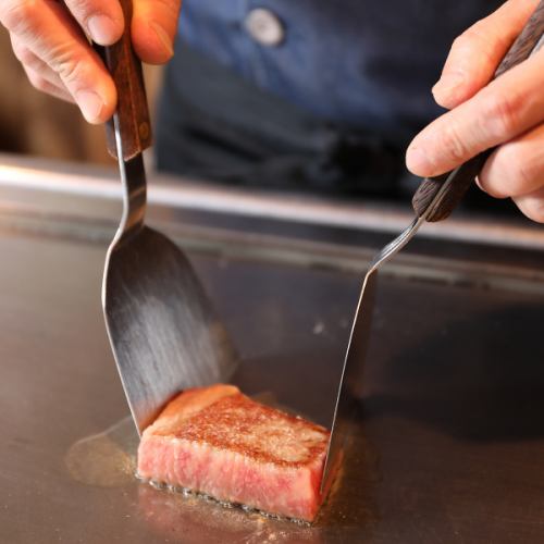 [以合理的价格享用A5陈年和牛！]将课程的肉改为沙朗♪1000日元〜