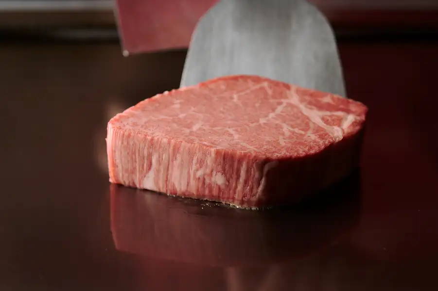【リーズナブルにA5和牛を楽しめる！】コースのお肉をグレードアップ！