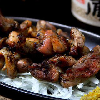 ≪满天套餐≫开胃菜+生啤酒+生鱼片+炭烤森林鸡或炭烤父大腿，共3种1,760日元