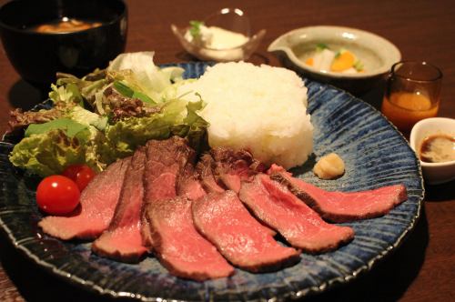 【適合想吃頓豐盛大餐的人】米澤牛肉烤牛肉拼盤
